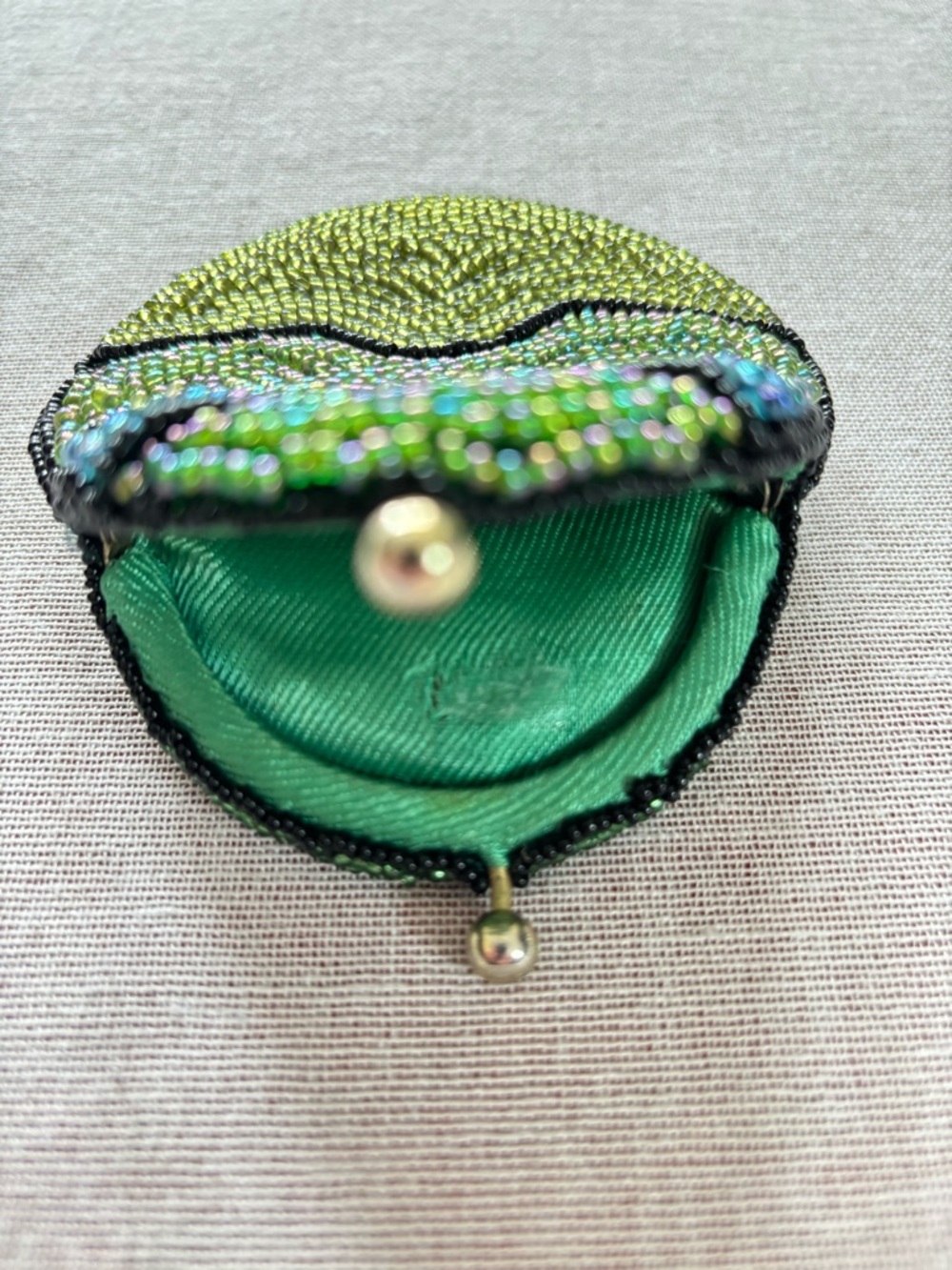Vintage green beaded artisan funky boho unique kiss lock coin purse. - Picture 10 of 10